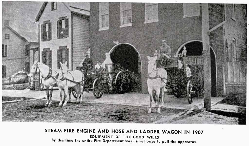 Steam fire engine and hose and ladder wagon (1907)