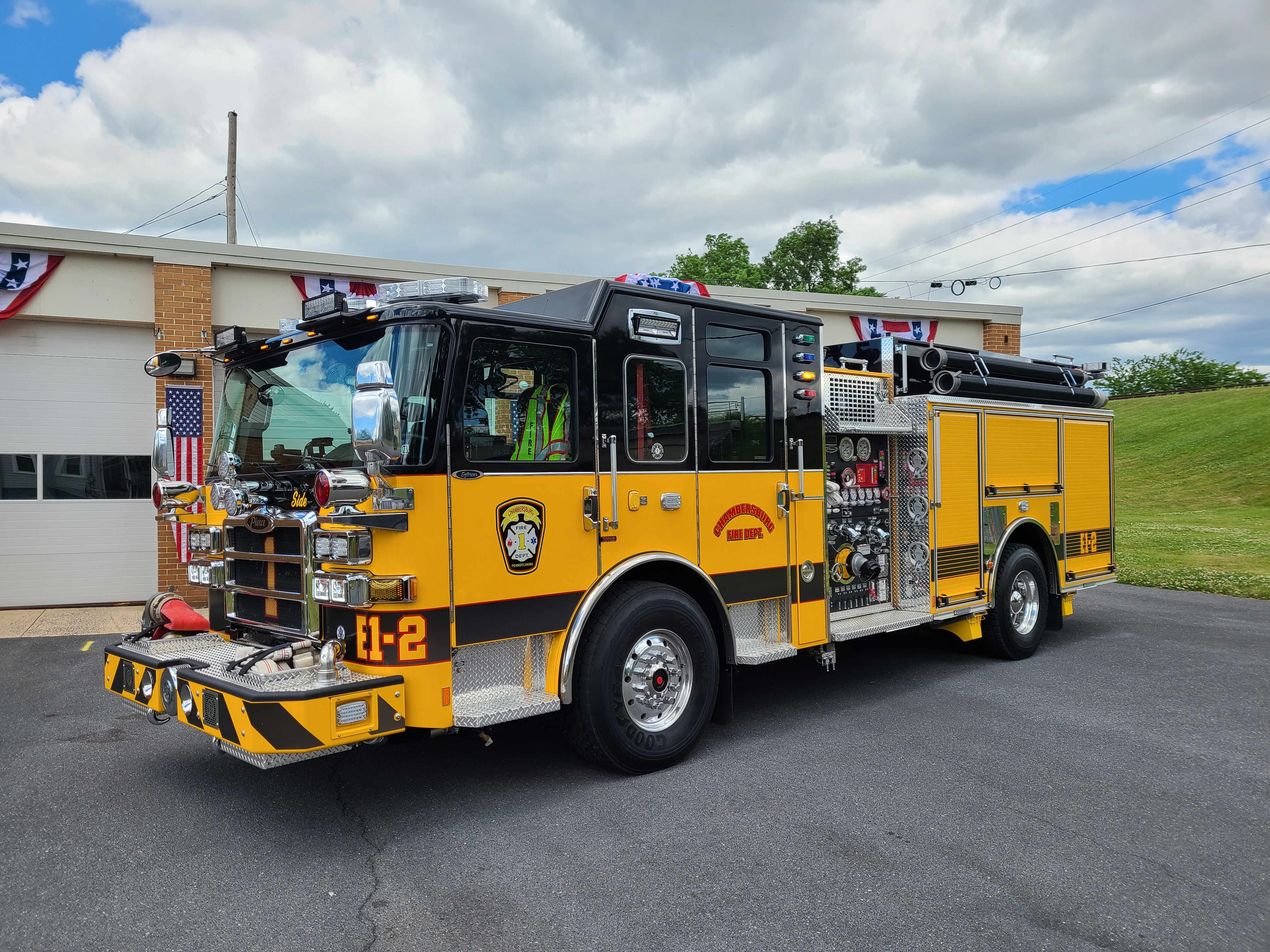 ENGINE 1-2 2004 PIERCE ENFORCER PUMPER